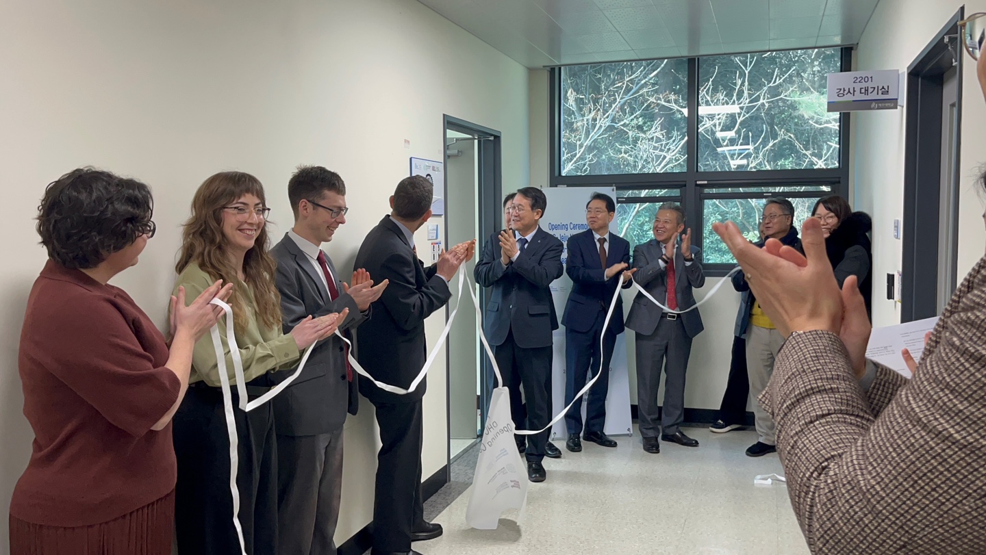 영국 AWRC와 공동연구 Co-Lab 개소식 참석_02.jpg